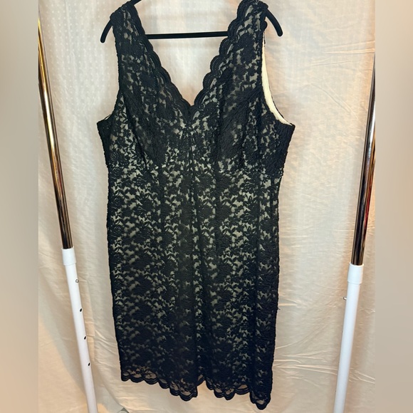 Roz & Ali Black Lace Midi Dress - Picture 2 of 4